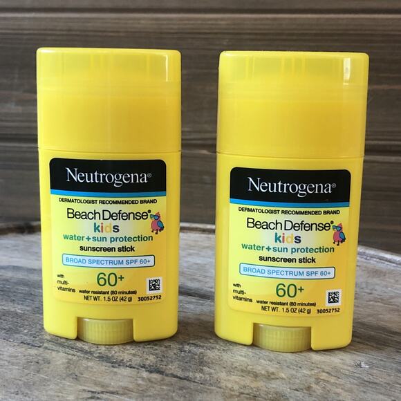 (2) Neutrogena Beach Defense Kids SPF 60+ Sunscreen Stick 1.5 oz each - Exp 9/26 - Picture 1 of 6